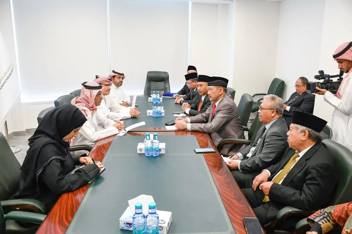 The two officials discussed humanitarian work in Indonesia to improve the delivery of support for those in need. (SPA)
