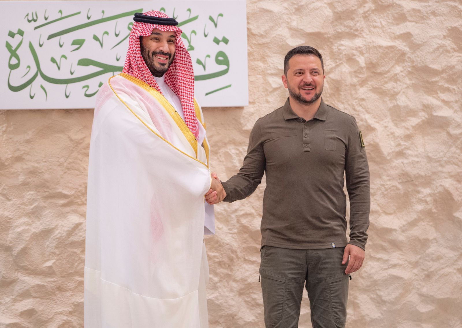 Saudi Crown Prince Mohammed bin Salman with Ukrainian president Volodymyr Zelensky at the summit. (SPA)