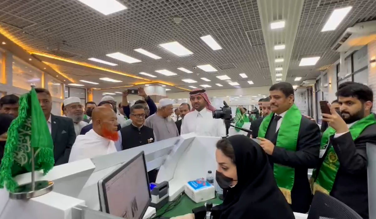Saudi Ambassador to Bangladesh Essa Al-Duhailan, center, and Bangladeshi ministers stand to watch as a pilgrim gets processed under the Makkah Route initiative at Shah Jalal International Airport in Dhaka. (The Royal Embassy of Saudi Arabia in Bangladesh)