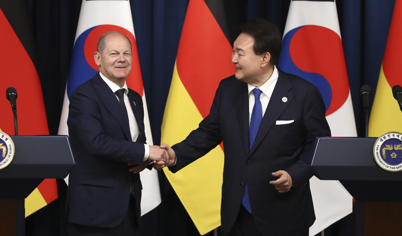 German Chancellor Olaf Scholz, left, shakes hands with South Korea’s President Yoon Suk Yeol after their joint press conference at the Presidential Office on Sunday, May 21, 2023 in Seoul, South Korea. (AP)