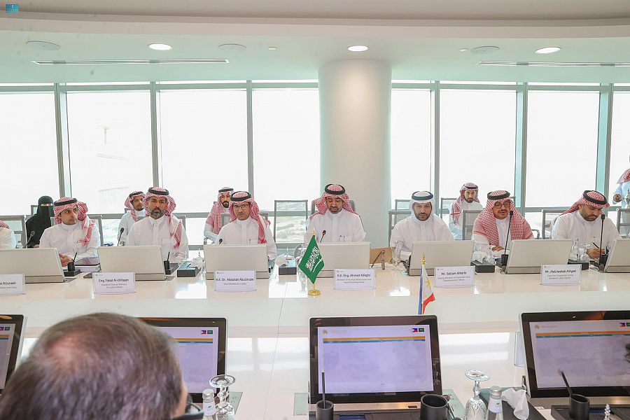 The meeting addressed bilateral relations between Saudi Arabia and the Philippines and issues of common interest. (SPA)