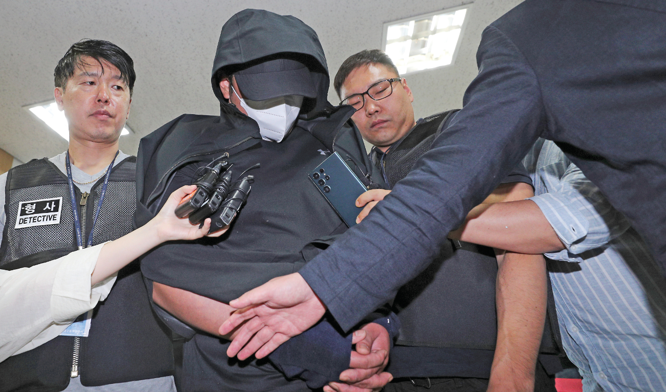 The man who opened an emergency exit door during a flight, arrives to attend an arrest warrant review at the Daegu District Court in Daegu, South Korea, on Sunday. (AP)