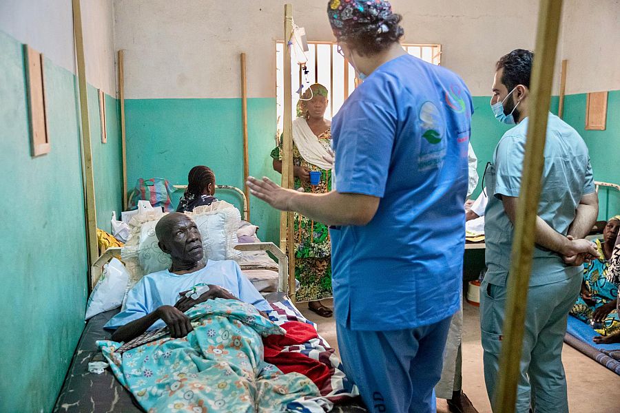 KSrelief continued to implement the voluntary surgical program in the Republic of Cameroon. (SPA)