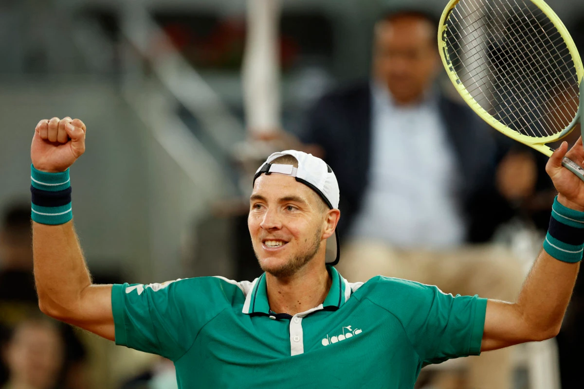 Germany's Jan-Lennard Struff celebrates winning his Madrid Open quarterfinal match against Greece's Stefanos Tsitsipas. (Reuters)