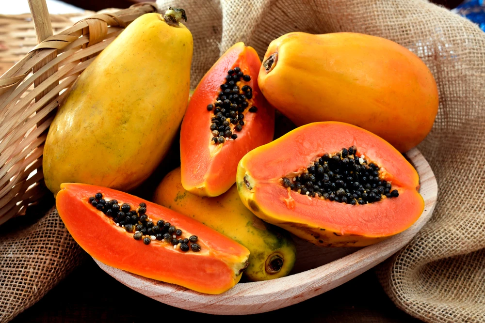 With 95 percent self-sufficiency, the Kingdom’s papaya exports reached 296 tons, and re-exports hit 3.8 tons, while imports of the fruit stood at 571 tons. (Shutterstock)