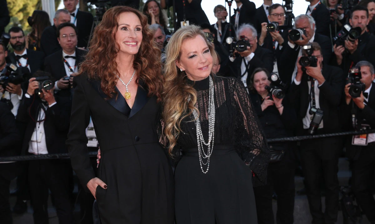 Chopard’s global ambassador Julia Roberts and Caroline Scheufele, co-president and artistic director of Chopard, at the 75th Cannes Film Festival on May 19, 2022 at Palais des Festivals in Cannes.