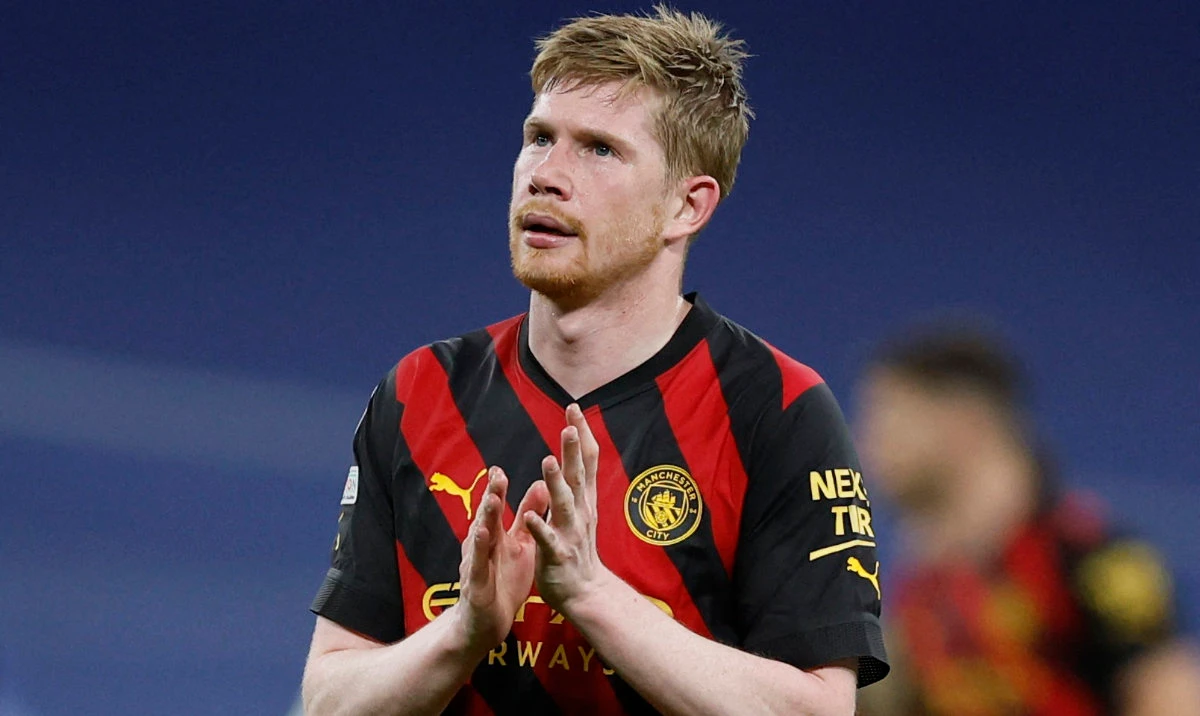 Manchester City's Kevin De Bruyne applauds the fans after the Champions League first leg match against Real Madrid on May 9, 2023. (Reuters)