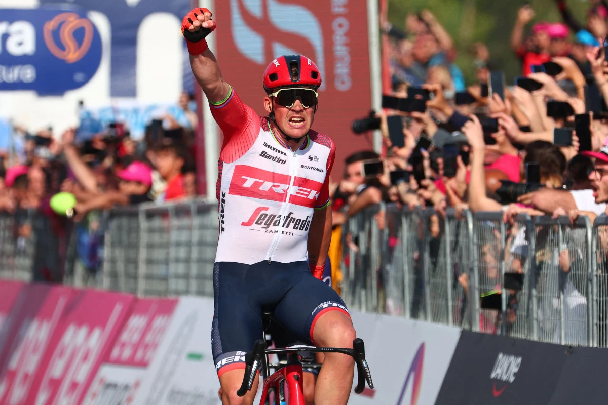Pedersen rules 6th stage of Giro, Leknessund stays in lead after calmer day