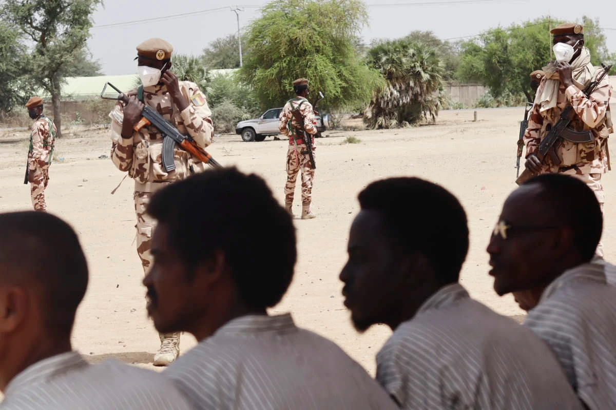 Pardoned rebels are seen guarded by Chadian soldiers following their release from the Klessoum prison in Ndjamena on April 5, 2023. (AFP)