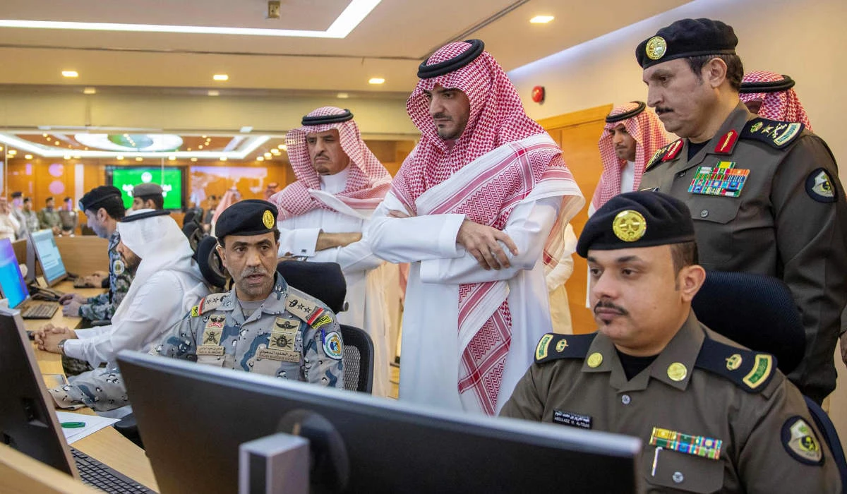 Interior Minister Prince Abdulaziz bin Saud bin Naif visits Central Operations Room at the ministry’s Riyadh headquarters. (Supplied)