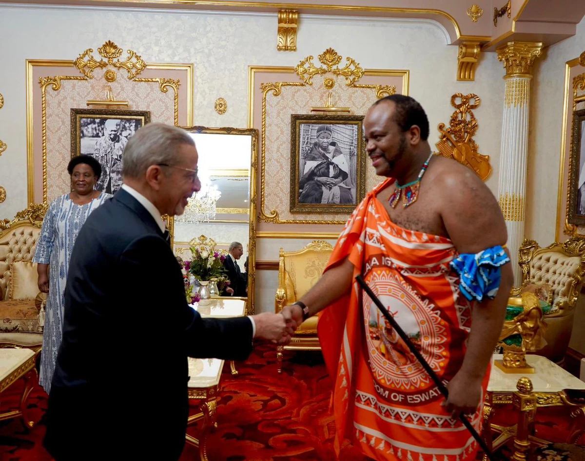 King Mswati III of Eswatini received Saudi Royal Court adviser Ahmed bin Abdulaziz Kattan. (Twitter/@AmbKattan)