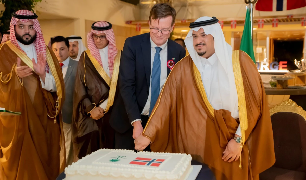 Norway Ambassador Thomas Lid Ball cuts cake with deputy governor of Riyadh Prince Mohammed bin Abdulrahman. (Supplied)