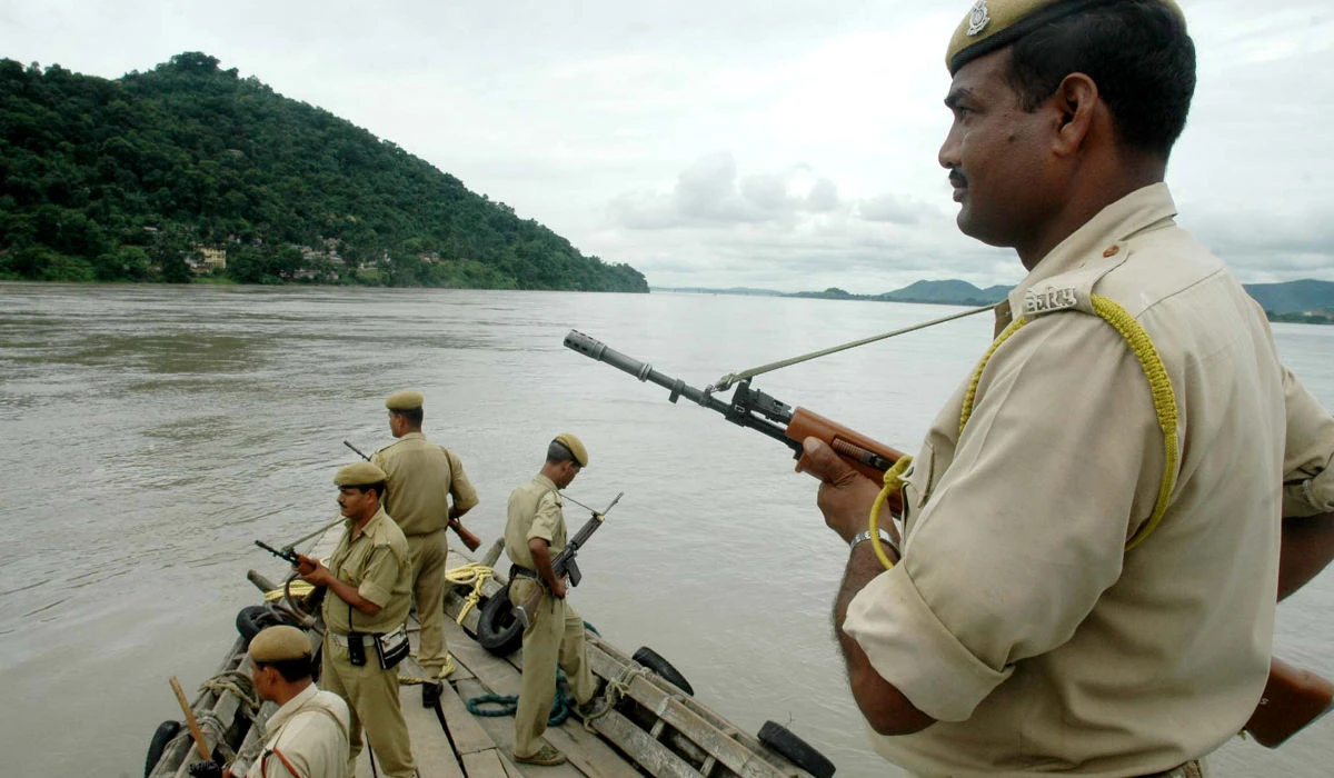 Indian security personnel are seen patrolling the Brahmaputra River in Guwahati, the capital city of India’s northeastern state of Assam, Aug. 11, 2005. (AFP file photo)