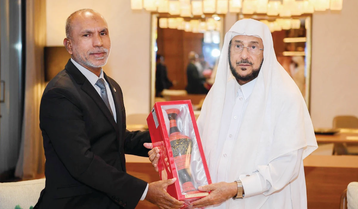 Dr. Abdullatif Al-Asheikh receives Dr. Ahmed Zahir Ali in Rabat. (SPA)