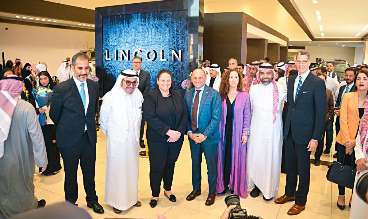 The center opened in the presence of US Consul General Faris Y. Asad, Sheikh Mohamed Yousuf Naghi, chairman of the board of directors, and Kay Hart, president of the Ford International Markets Group.