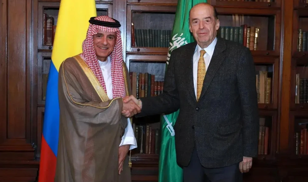 Adel Al-Jubeir with Alvaro Leyva Duran. (KSAMOFA)