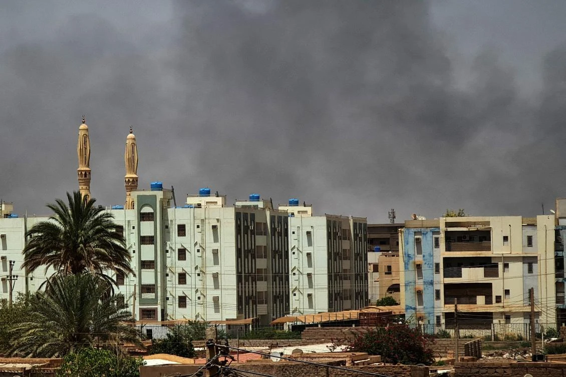 Smoke billows in Sudan's capital Khartoum on May 27, 2023, five days into a one-week ceasefire. (AFP)