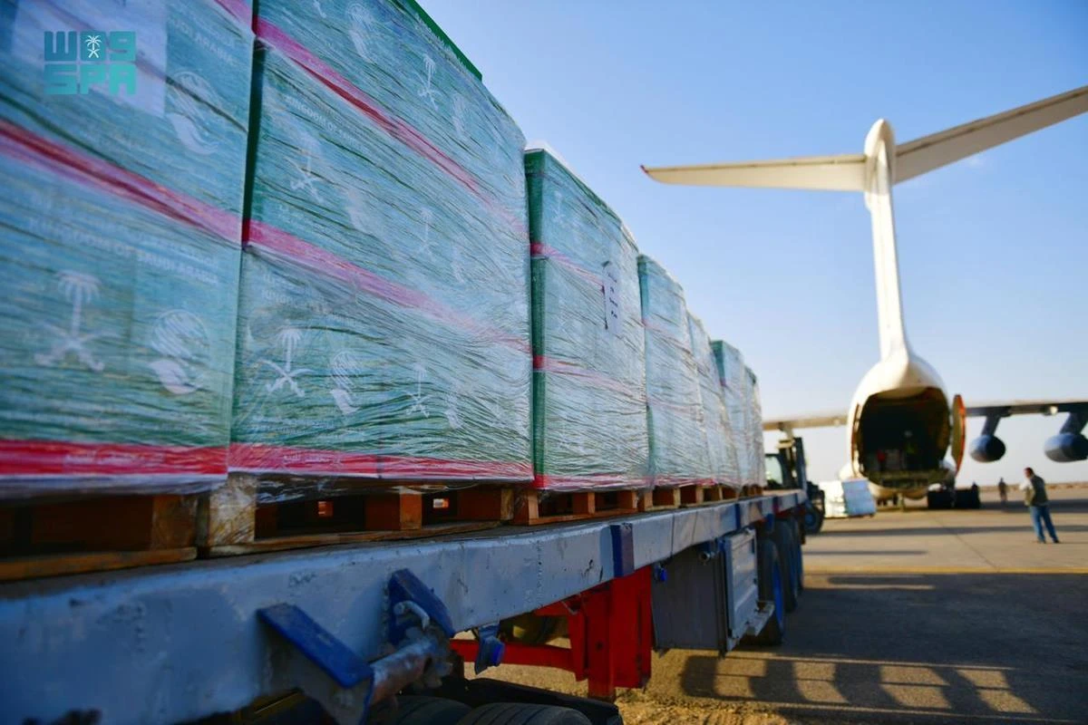 The tenth Saudi plane carrying aid for the Sudanese people arrive at Port Sudan International Airport on Tuesday. (SPA)