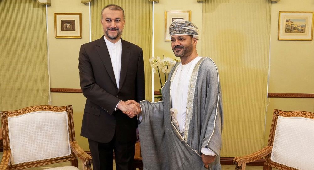 Oman’s FM Sayyid Badr Albusaidi, right, and Iran’s FM Hossein Amir-Abdollahian, Muscat, Oman, June 21, 2023. (Reuters)