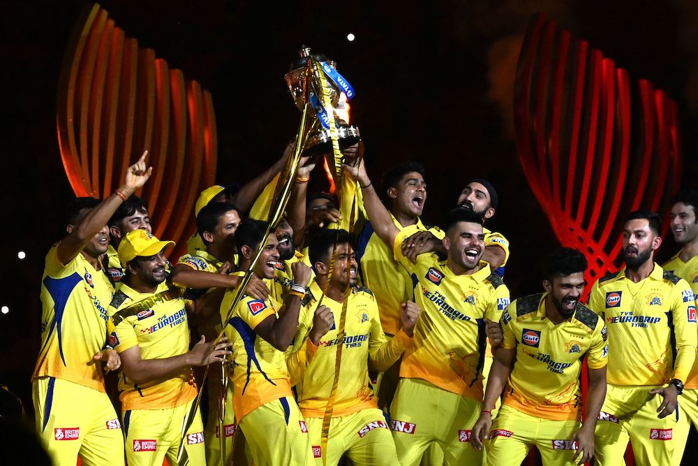 TOPSHOT - Chennai Super Kings' players celebrate with the trophy after their victory against Gujarat Titans in the Indian Premier League (IPL) Twenty20 final cricket match at the Narendra Modi Stadium in Ahmedabad on May 30, 2023. (AFP)