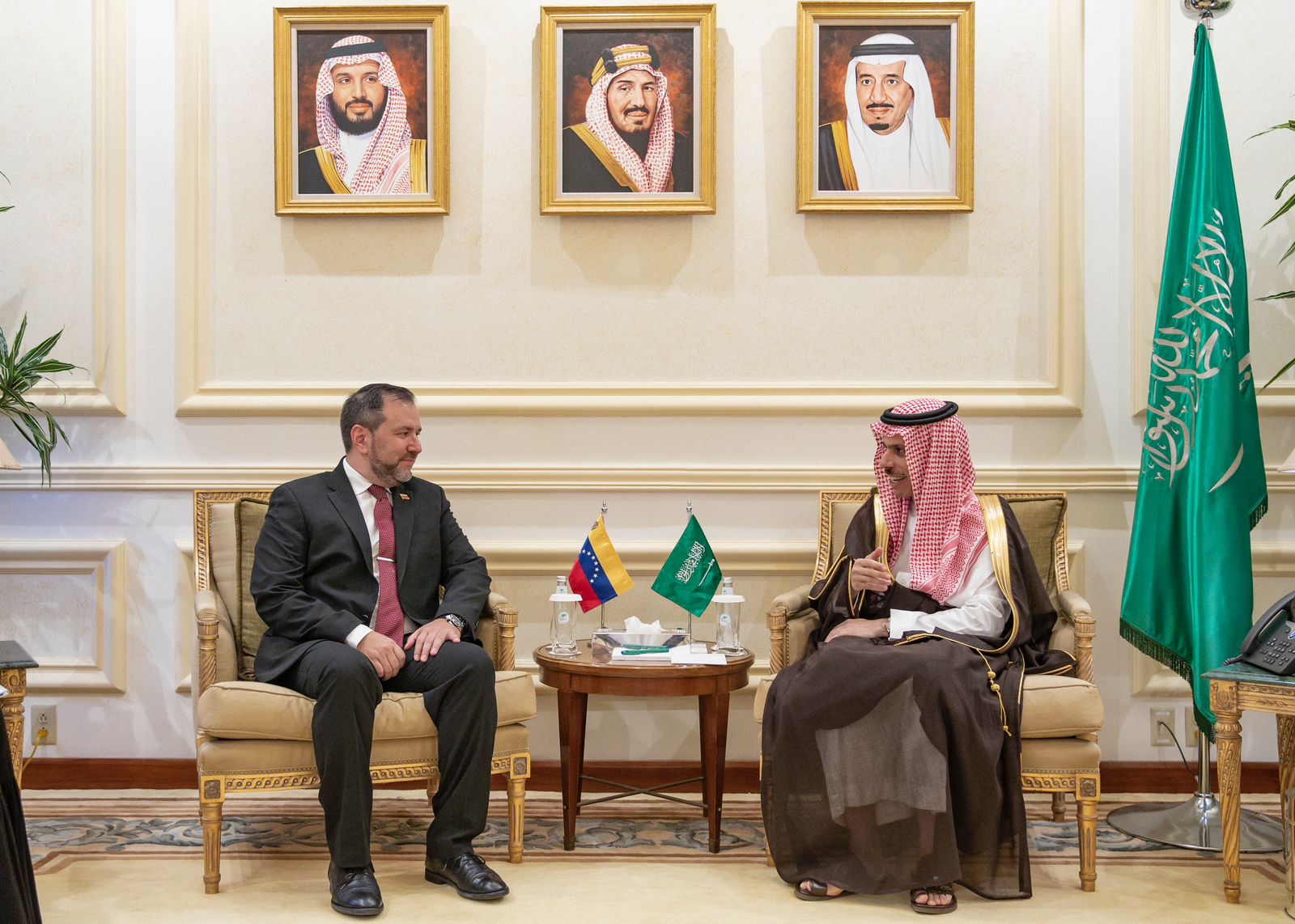 Saudi Arabia’s Foreign Minister Prince Faisal bin Farhan receives his Venezuelan counterpart Yvan Eduardo Gil Pinto in Jeddah on Monday. (SPA)