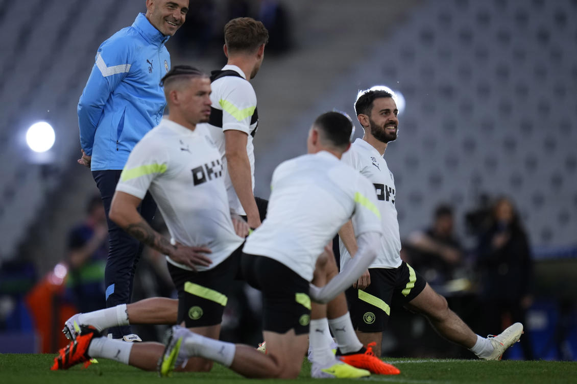Manchester City’s Bernardo Silva warms-up with his teammates as they start a training during a training session at the Ataturk Olympic Stadium in Istanbul on Jun. 9, 2023. (AP)