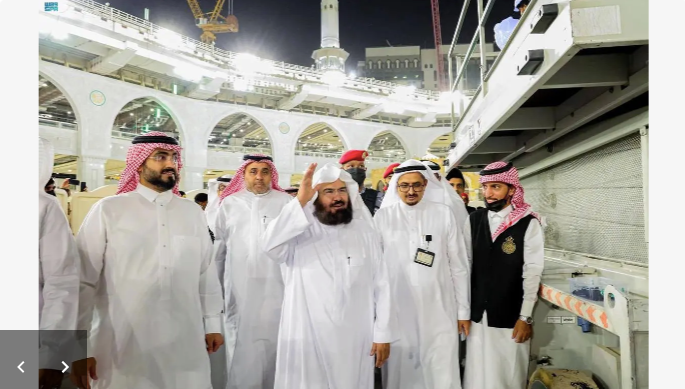 In keeping with tradition, the lower part of the kiswa — the black cloth covering the Kaaba in Makkah — has been raised about three meters and the area beneath has been covered with white cotton fabric. (SPA)