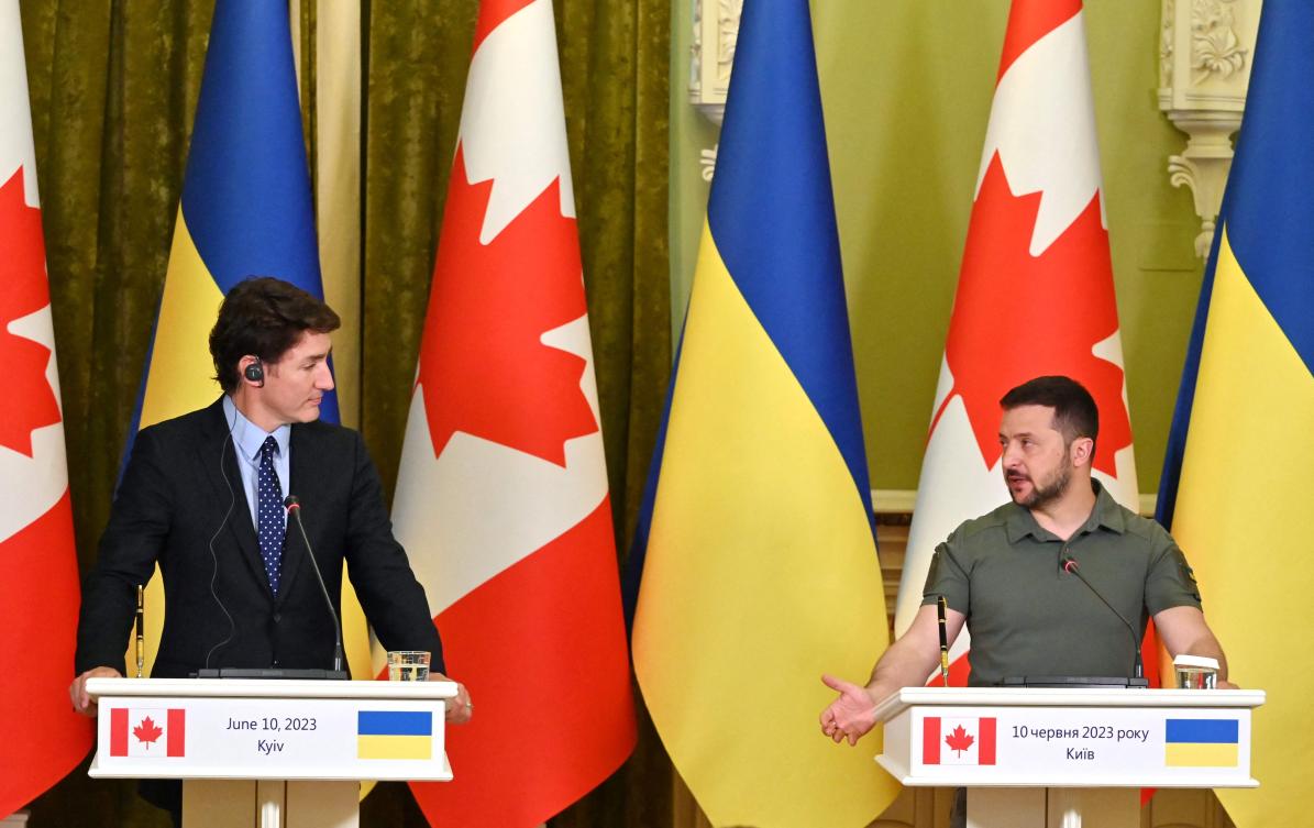 Ukrainian President Volodymyr Zelensky (R) and Canadian Prime Minister Justin Trudeau give a press conference following their talks in Kyiv on June 10, 2023. (AFP)