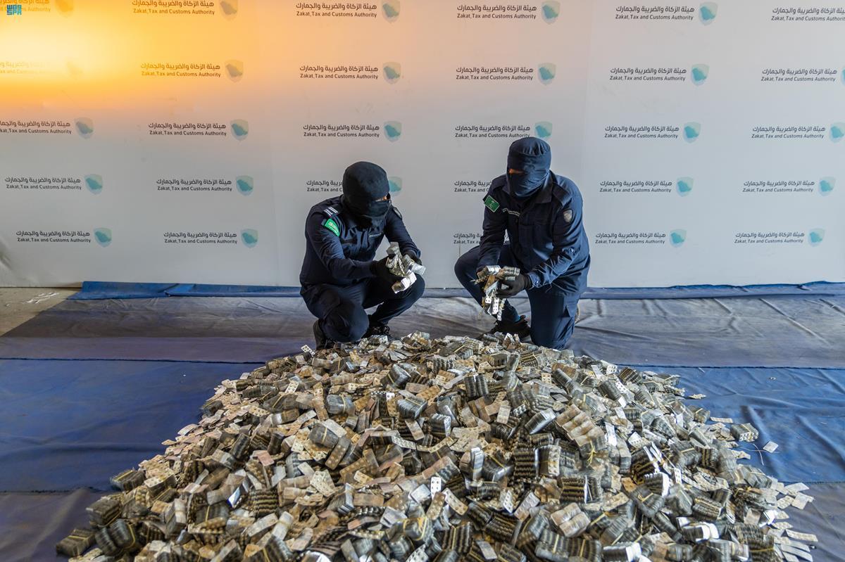 The seizure of 480,000 pills of a controlled drug hidden in a shipment at Jeddah Islamic Port. (SPA)
