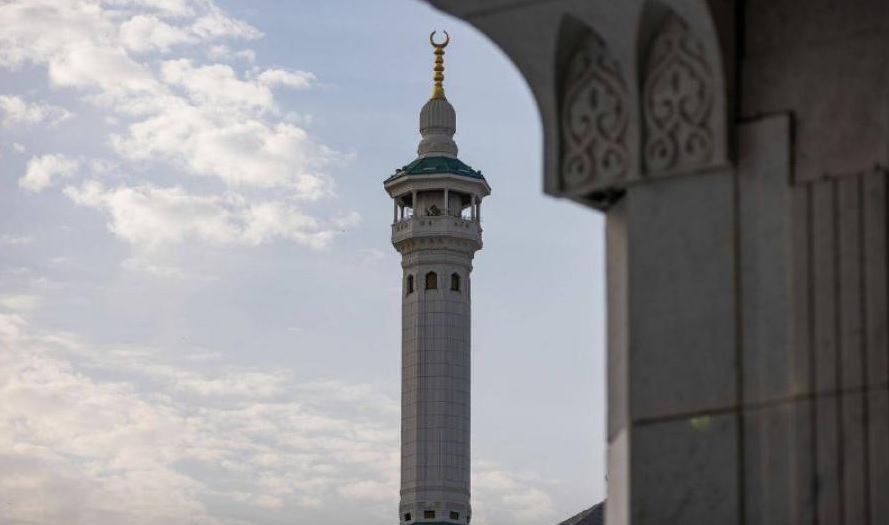 Two new crescents were installed over two minarets of Grand Mosque. (Supplied)