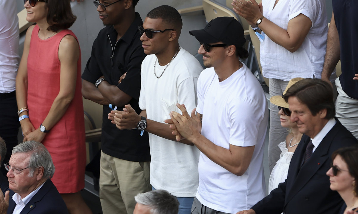 Football stars Kylian Mbappe, center left, and Zlatan Ibrahimovic applaud at the end of the final match of the French Open tennis tournament between Serbia's Novak Djokovic and Norway's Casper Ruud at the Roland Garros stadium in Paris Sunday. (AP)