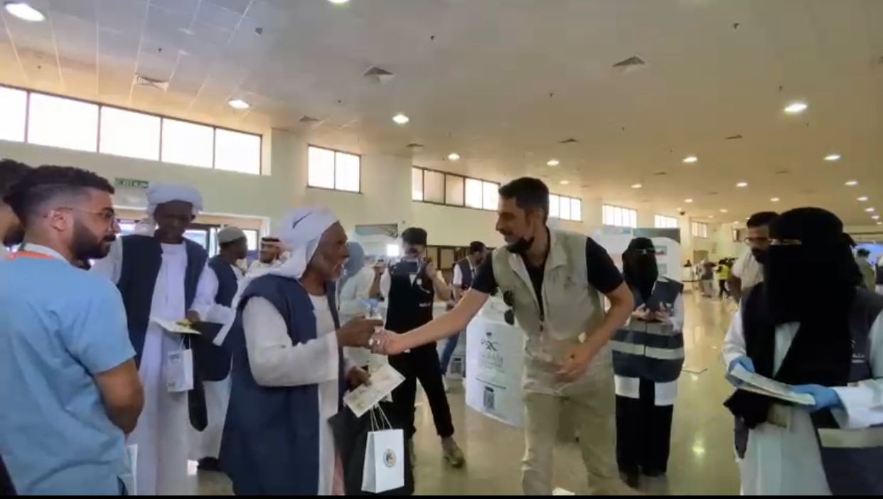 The Sudanese pilgrims were received by a group of officials and representatives from the Ministry of Hajj and Umrah, Jeddah Islamic Port, Saudi Ports Authority, The General Directorate of Passports, as well as the Sudanese Consul General in Jeddah, Mohammed Hassan Ali.(Supplied)
