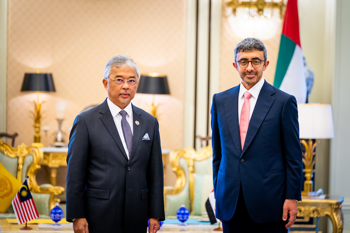 Malaysia’s King Sultan and UAE FM Sheikh Abdullah bin Zayed Al-Nahyan. (SPA)
