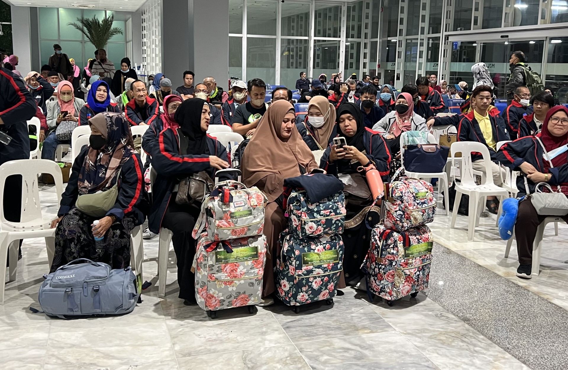 Tears of joy and hope as Filipino pilgrims head to Saudi Arabia for Hajj