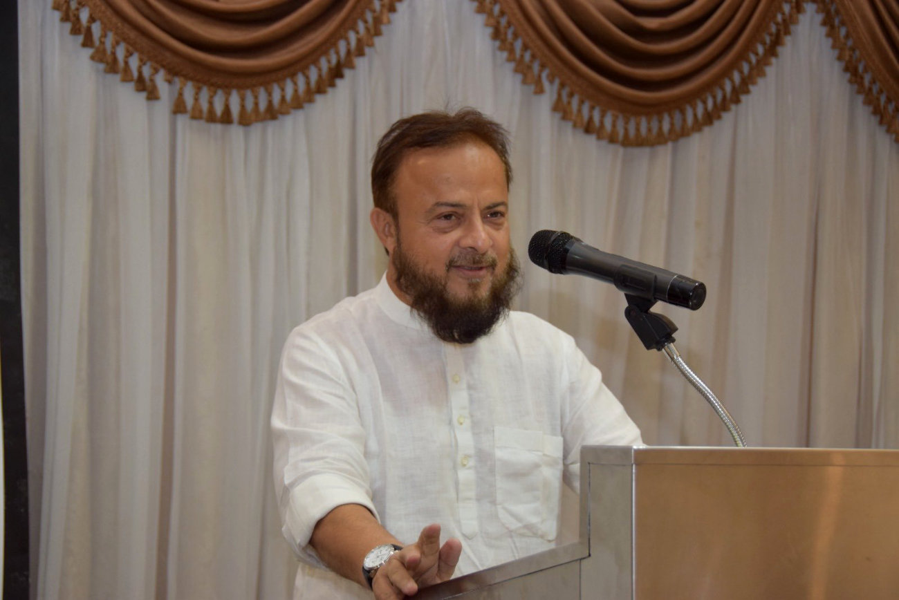 Indian businessman and former chancellor of Maulana Azad National Urdu University Zafar Sareshwala speaking during a community event in Jeddah. (Supplied)