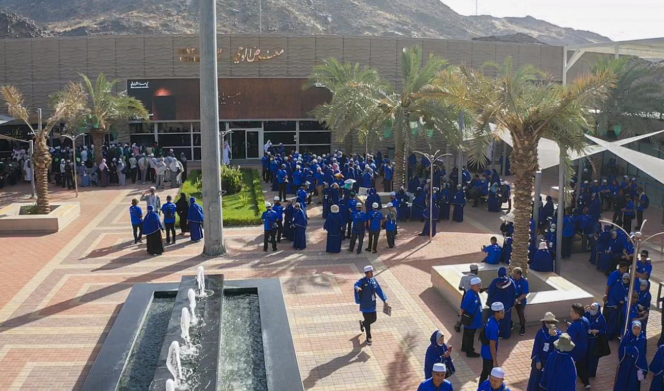 Pilgrims both young and adults visit the Hira Cultural District in Makkah to improve their knowledge. (Supplied)