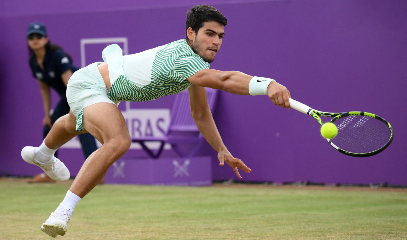 Spain's Carlos Alcaraz returns against Czech Republic's Jiri Lehecka during the round of 16 men's singles tennis match at the Cinch ATP tennis Championships at Queen's Club in west London on Thursday. (AFP)