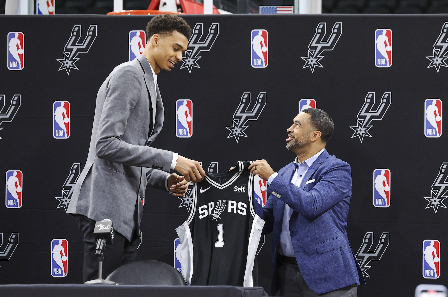 San Antonio Spurs draft pick Victor Wembanyama (left) is presented with a jersey by general manager Brian Wright during a press conference at AT&T Center. (AP)
