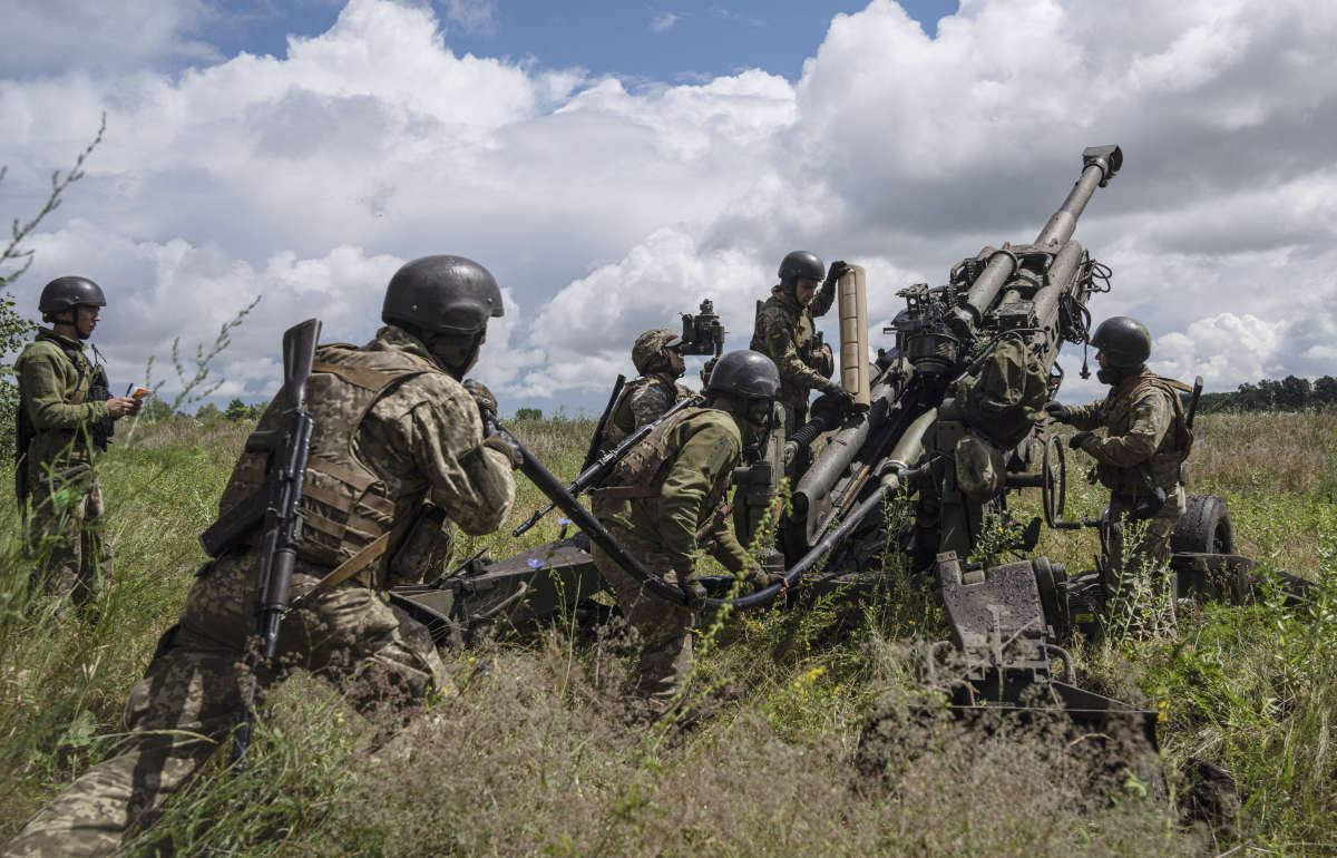Ukrainian servicemen prepare to fire at Russian positions from a US-supplied M777 howitzer in Kharkiv region, Ukraine, July 14, 2022. (AP)