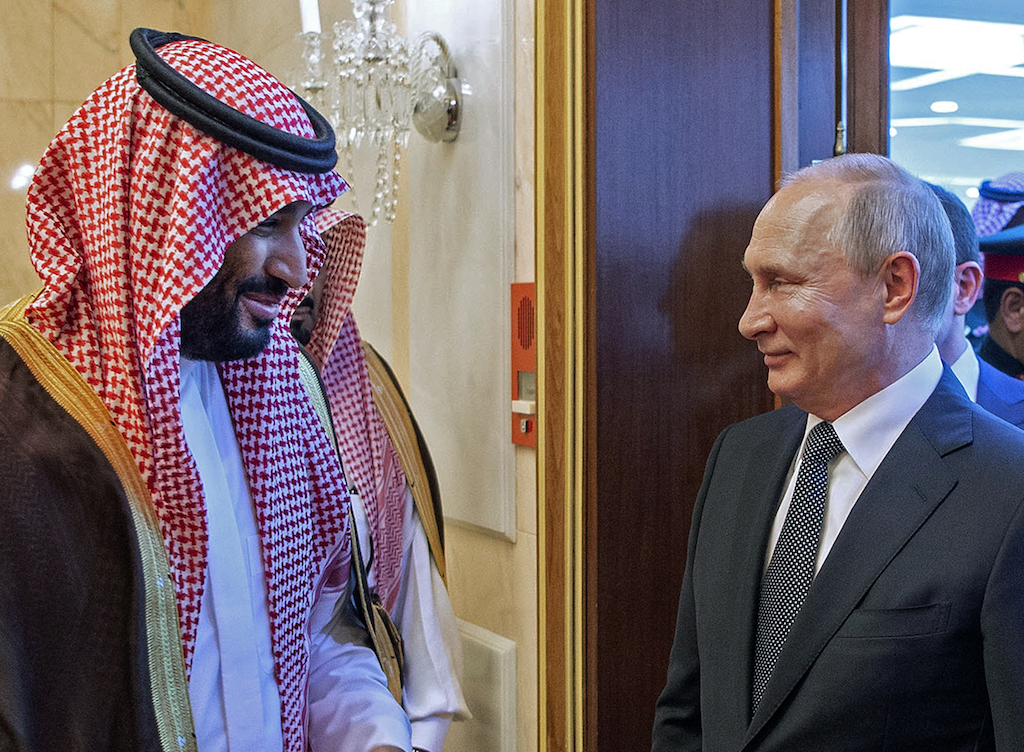 Saudi Crown Prince Mohammed bin Salman (L) meeting with Russian President Vladimir Putin in Riyadh, Saudi Arabia, on October 14, 2019. (File/AFP)