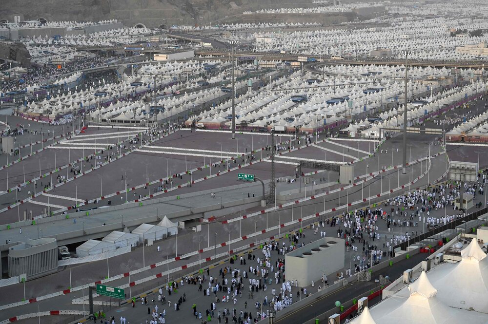 Hajj service providers given leave to remain at holy sites