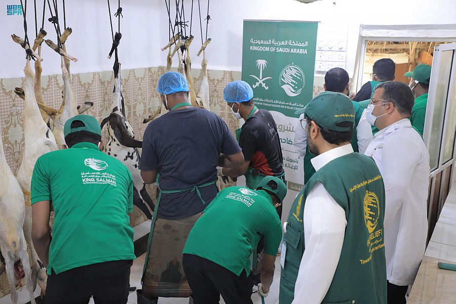 Saudi Arabia distributes sacrificial meat to Yemen needy