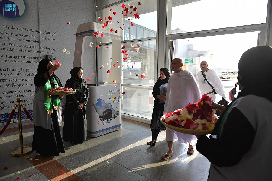 The first Hajj flight that is part of the Makkah Route initiative arrived in Jeddah on Monday from Pakistan. (SPA)