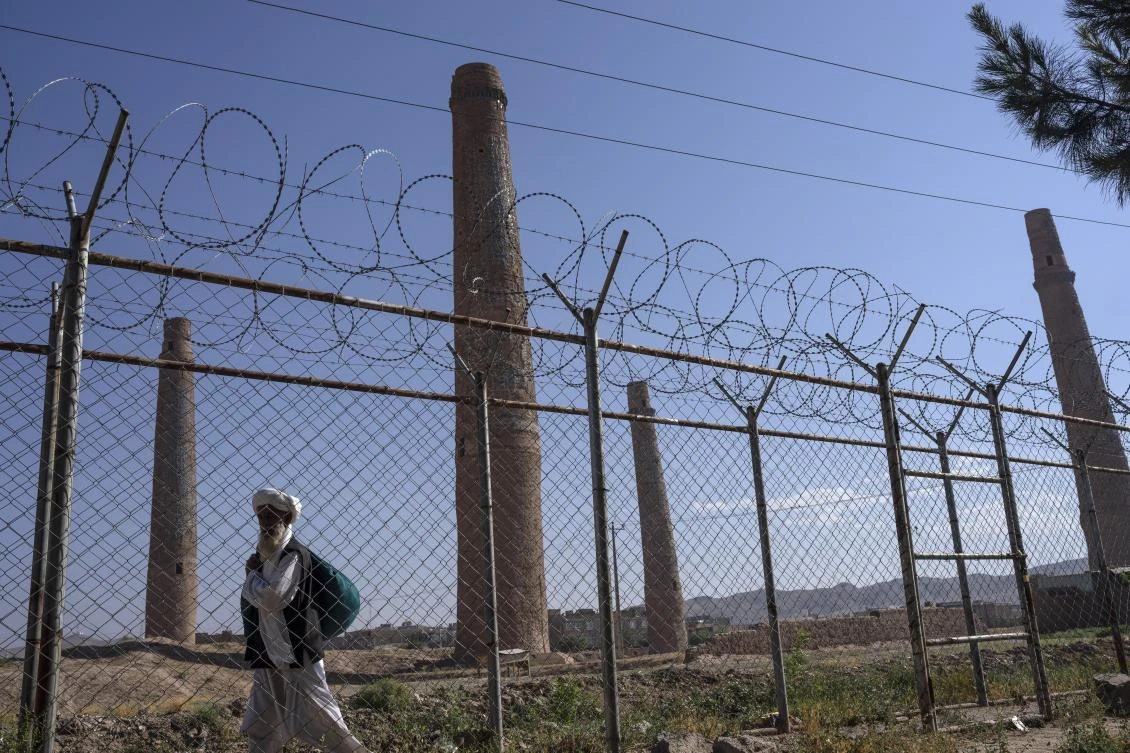 The Taliban administration has been carrying out raids against Daesh, which had claimed several major attacks in urban centers. (File/AP)