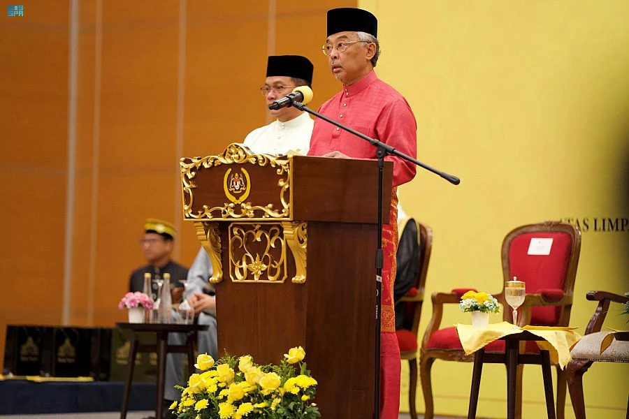 Malaysia’s king and the Saudi ambassador to Kuala Lumpur bid farewelll to Malaysian Hajj pilgrims traveling to the Kingdom via the Makkah Route initiative. (SPA)