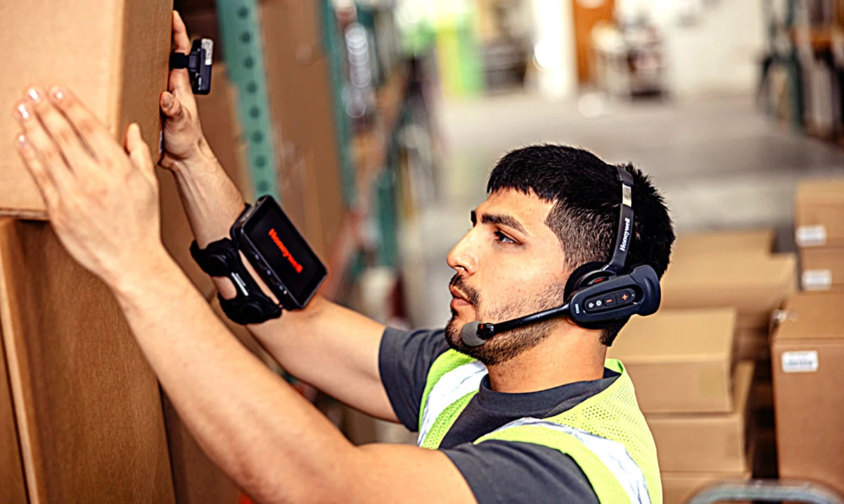The CW45 brings the power and durability of Honeywell mobile computing into a compact, ergonomic wearable device.