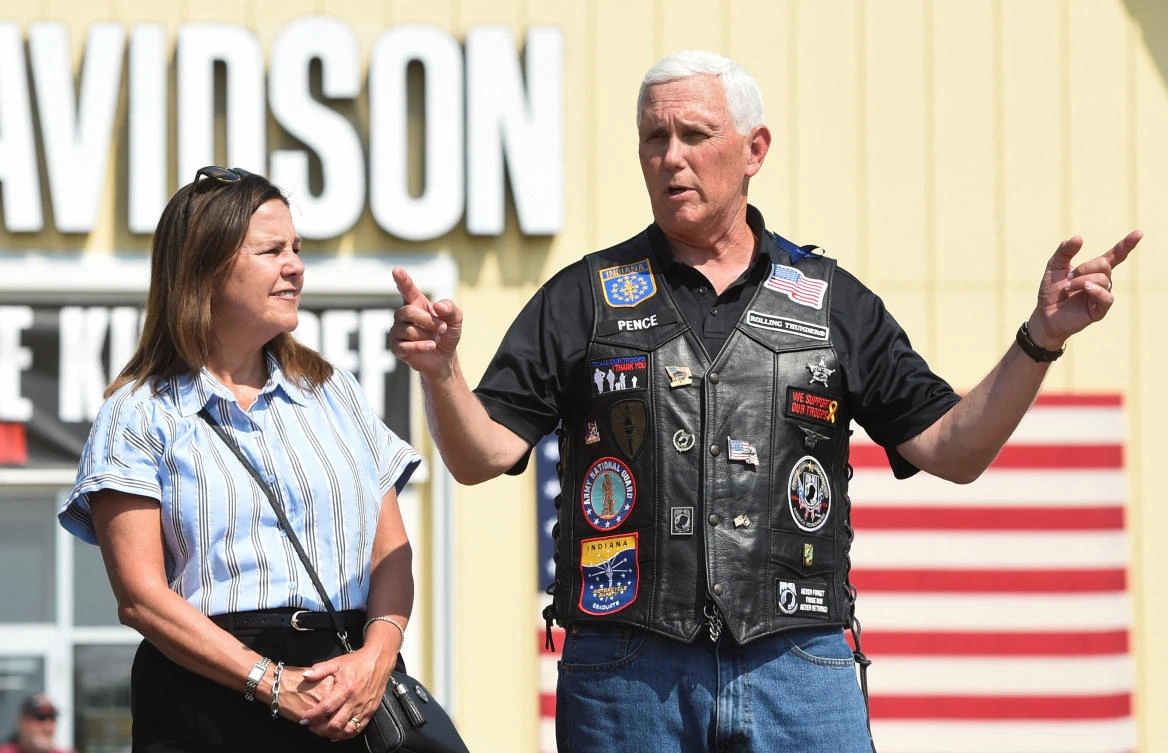 Mike Pence to launch presidential campaign against Donald Trump in Iowa