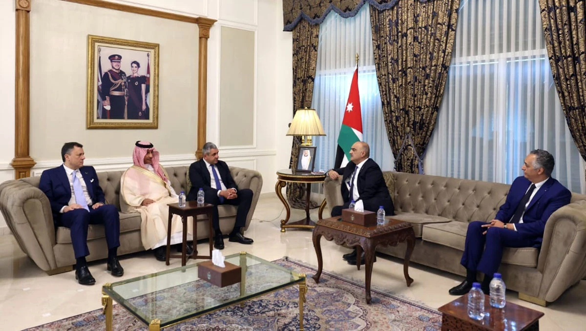 Jordanian Prime Minister Bisher Al-Khasawneh meeting the United Nations World Tourism Organization Secretary-General Zurab Pololikashvili and Arab tourism ministers in Amman. (Petra)