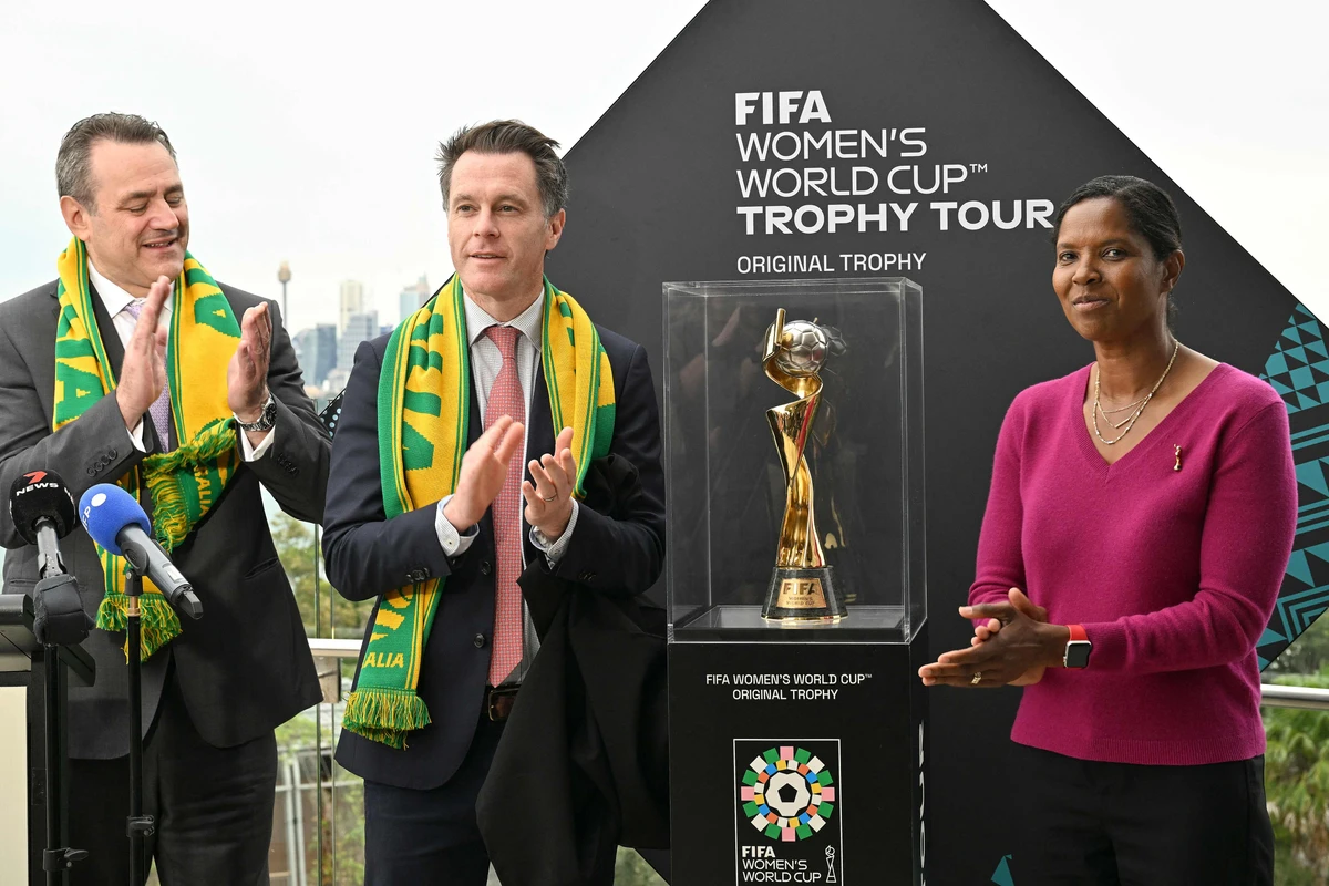 Former goalkeeper Briana Scurry of the US (R) and Australia's New South Wales Premier Chris Minns (C) unveil the trophy for the Australia and New Zealand 2023 Women's World Cup football tournament during a media event at Taronga Zoo in Sydney on Thursday. (AFP)