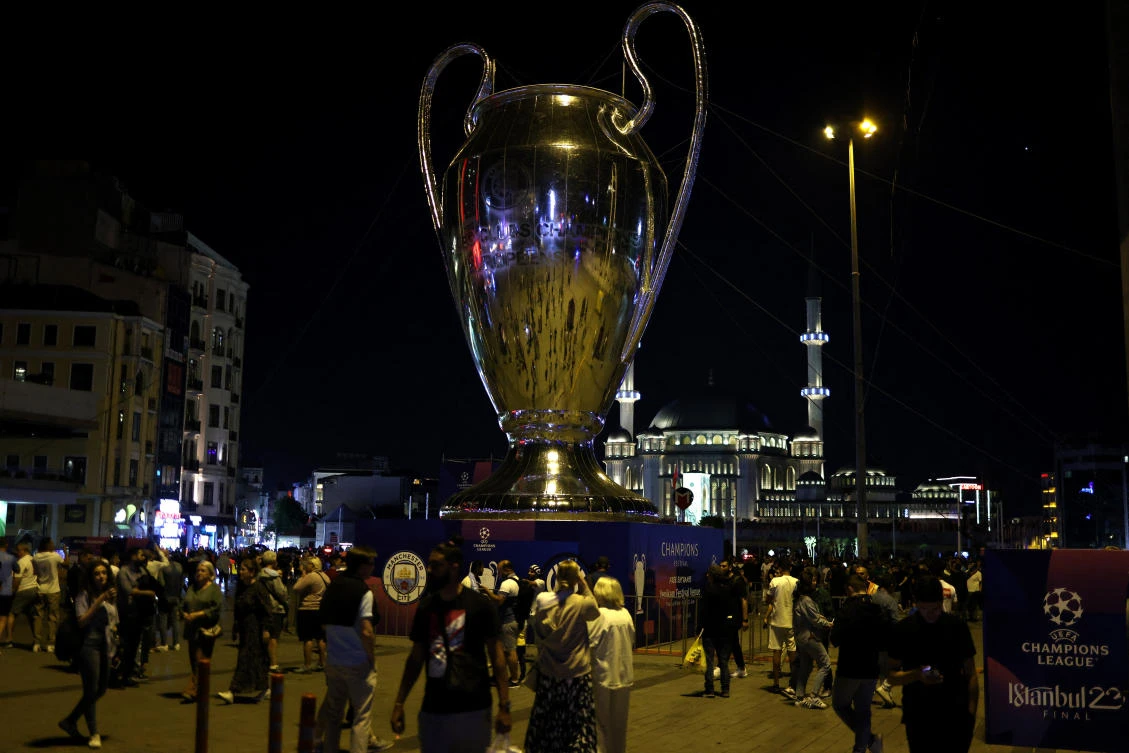 The live, minute-by-minute average audience includes verified and estimated in-home TV viewers, fans streaming the game plus those watching in bars, restaurants and fan parks. (Reuters)